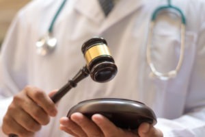 Who Legally Qualifies As A Medical Expert Witness In Florida?